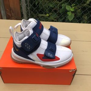 Lebron Soldier XIII boy’s size 3.5